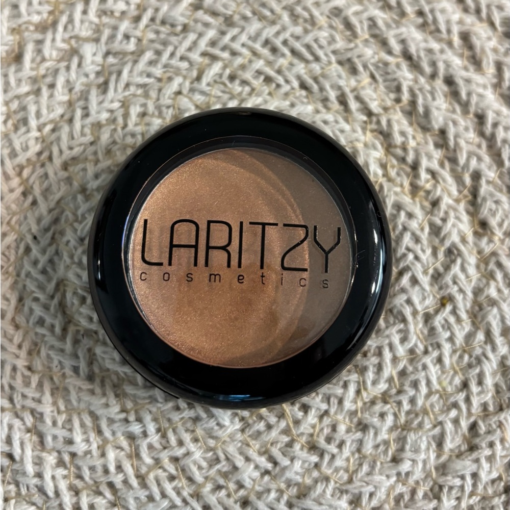 Laritzy Cream Highlighter in Virtue